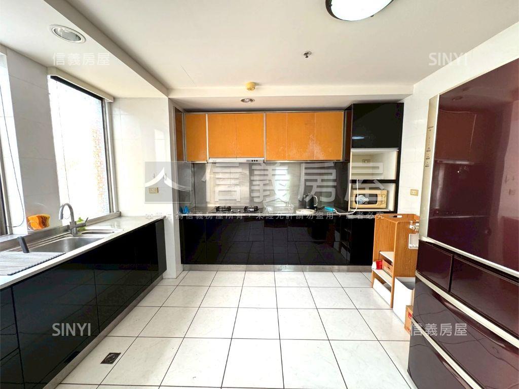 大東興｜大四房雙平面車位房屋室內格局與周邊環境