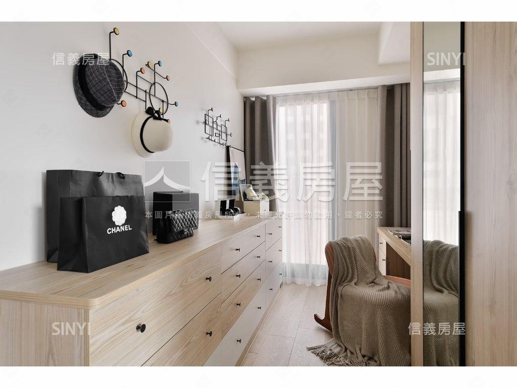 百萬裝潢湛高峰豪氣大露臺房屋室內格局與周邊環境