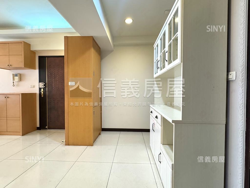 專任稀有百世達兩房房屋室內格局與周邊環境