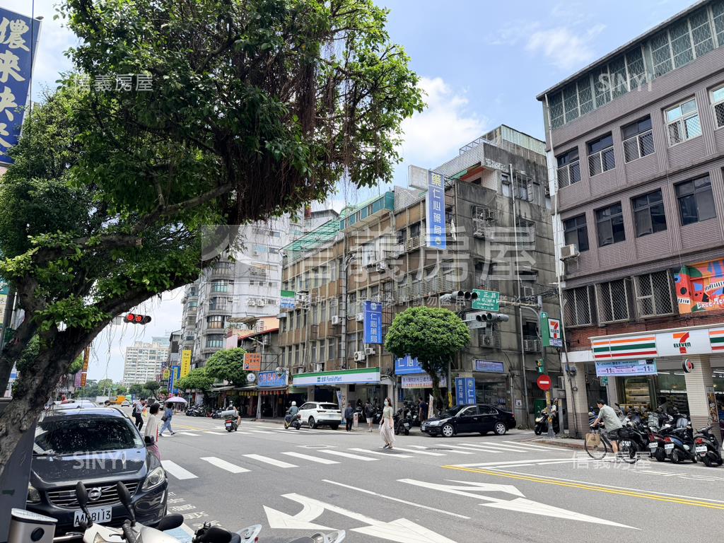 中正路低總價釋出華廈兩房房屋室內格局與周邊環境