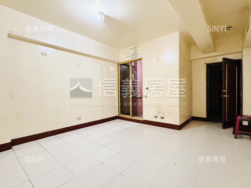 中正路低總價釋出華廈兩房房屋室內格局與周邊環境
