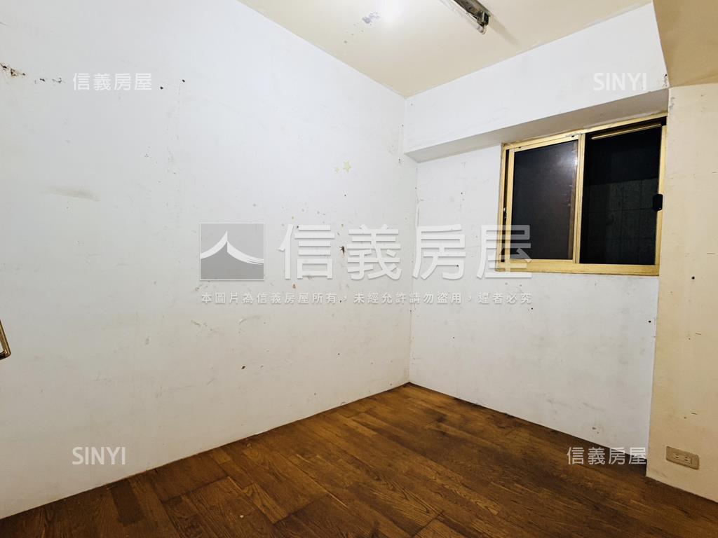 中正路低總價釋出華廈兩房房屋室內格局與周邊環境