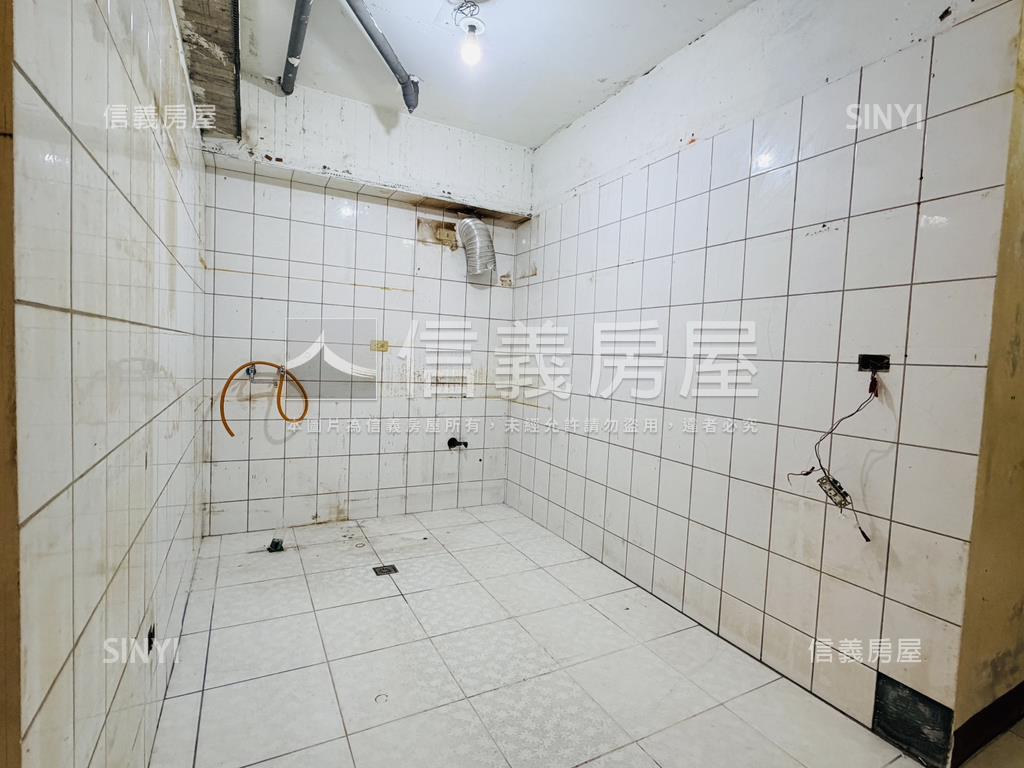 中正路低總價釋出華廈兩房房屋室內格局與周邊環境