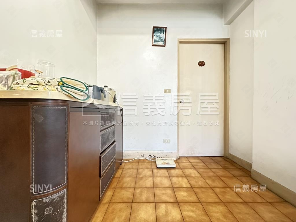 信義區綠景悠亮方正宅房屋室內格局與周邊環境