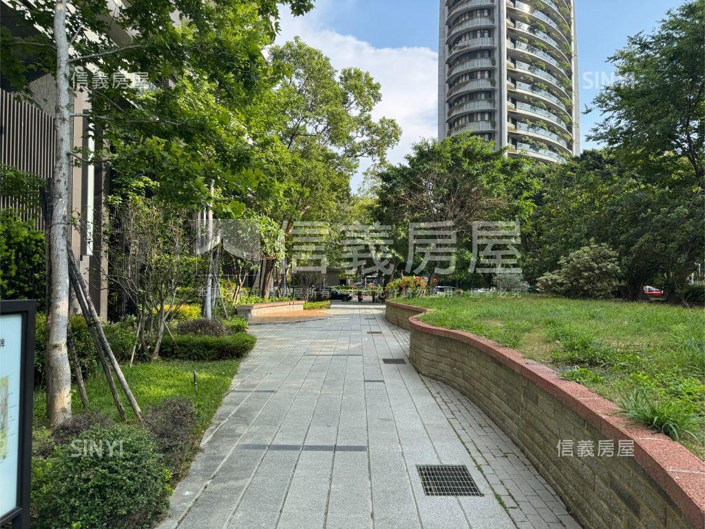 公園景觀舒適兩房平車房屋室內格局與周邊環境