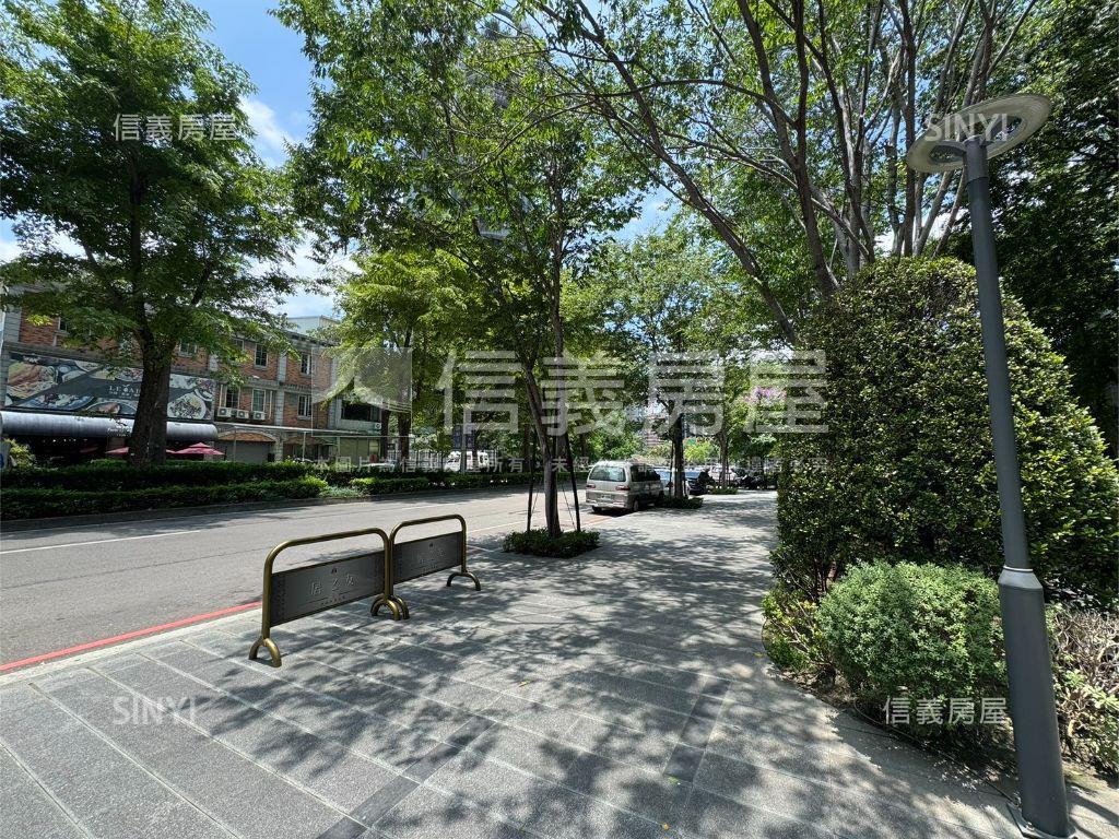 公園景觀舒適兩房平車房屋室內格局與周邊環境