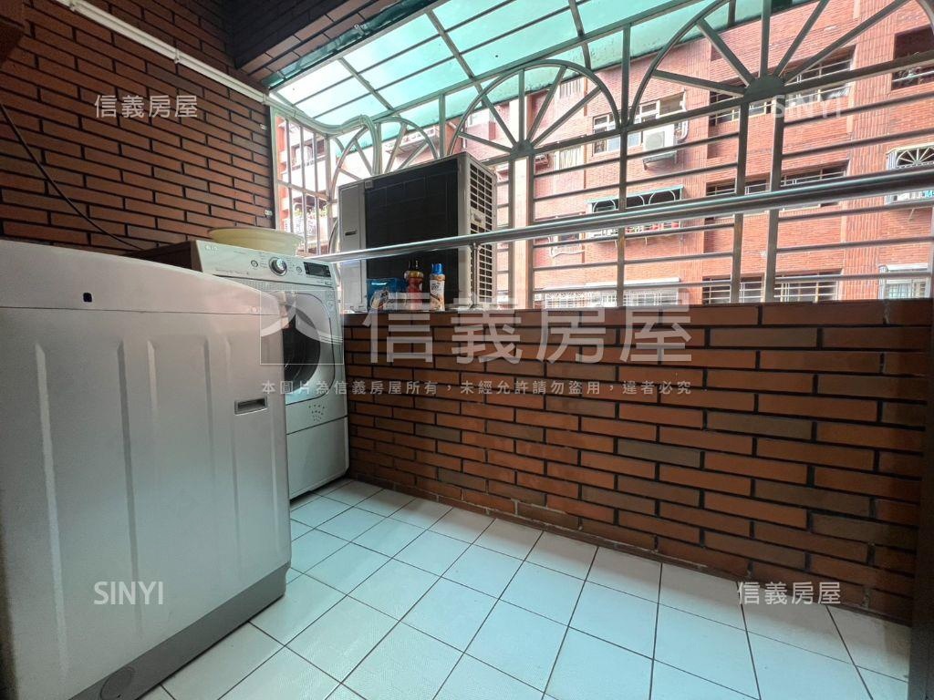 仁愛天廈四房車位房屋室內格局與周邊環境