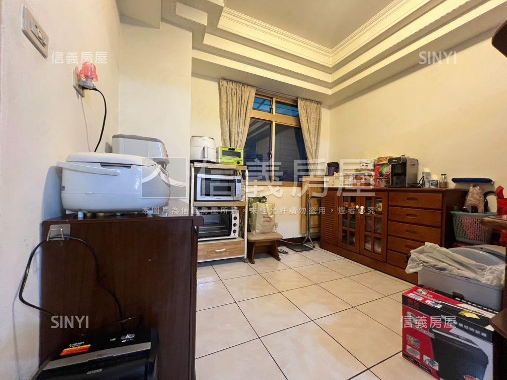 仁愛天廈四房車位房屋室內格局與周邊環境