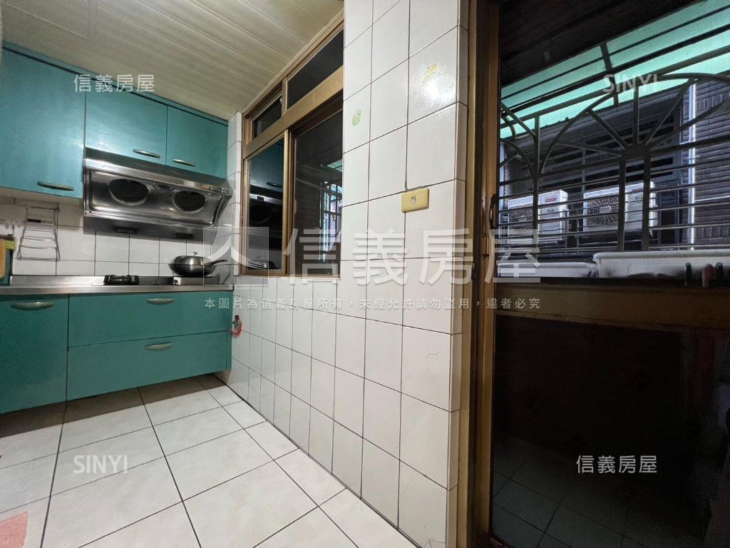 仁愛天廈四房車位房屋室內格局與周邊環境