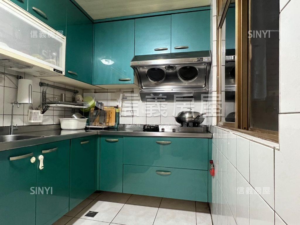 仁愛天廈四房車位房屋室內格局與周邊環境