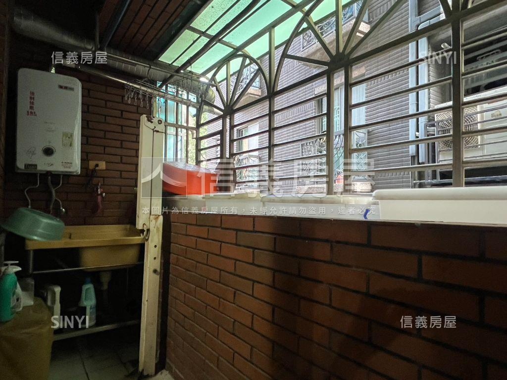 仁愛天廈四房車位房屋室內格局與周邊環境