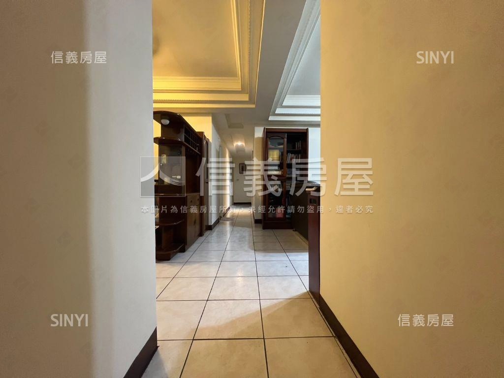 仁愛天廈四房車位房屋室內格局與周邊環境