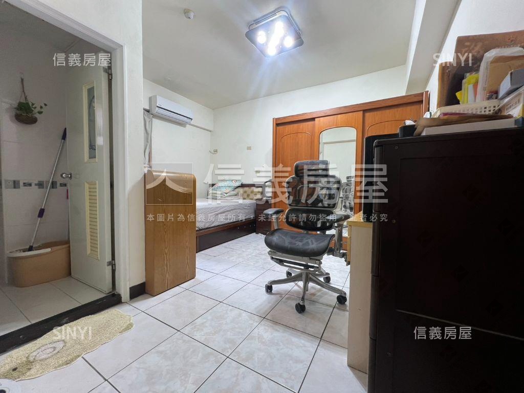 仁愛天廈四房車位房屋室內格局與周邊環境