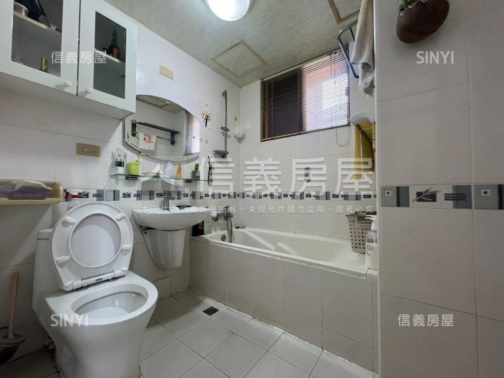 仁愛天廈四房車位房屋室內格局與周邊環境