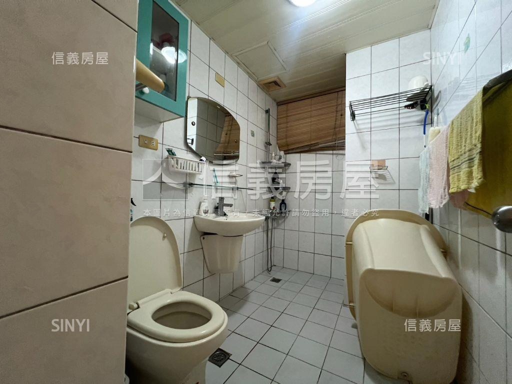 仁愛天廈四房車位房屋室內格局與周邊環境