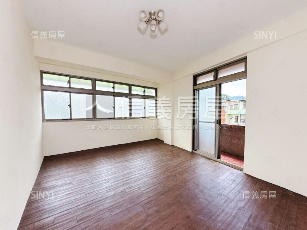 信義路頂樓景觀宅房屋室內格局與周邊環境