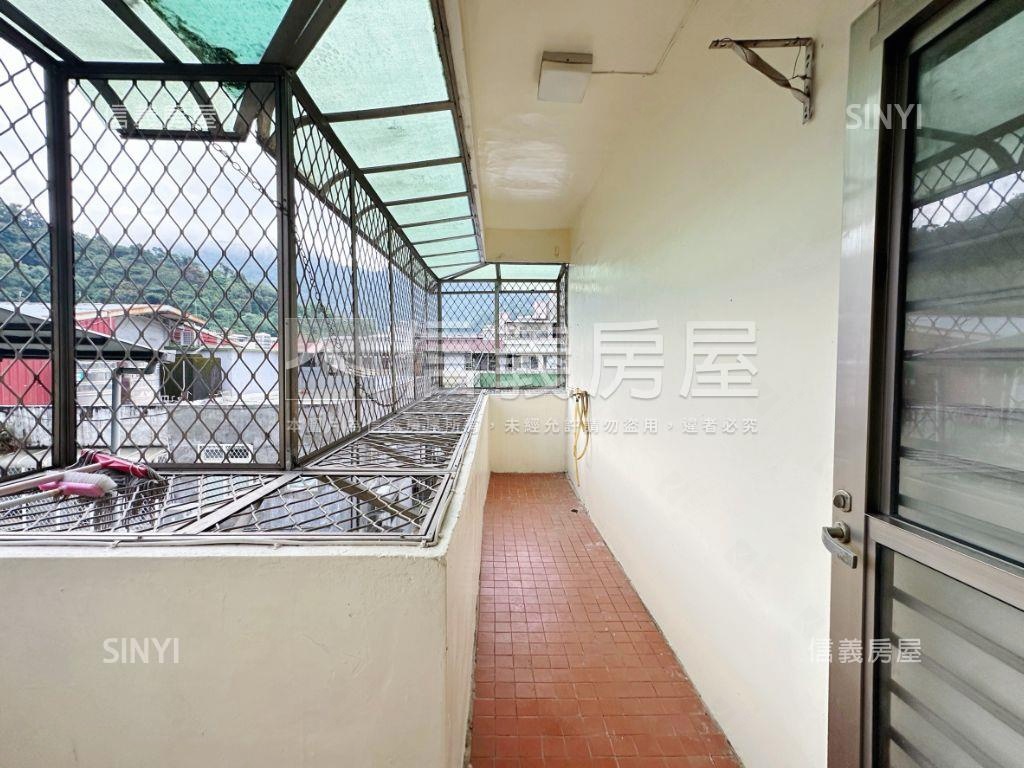 信義路頂樓景觀宅房屋室內格局與周邊環境