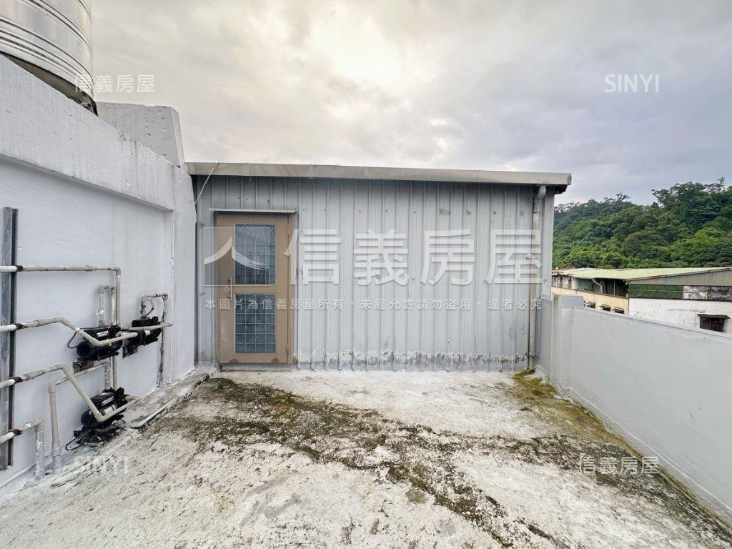 信義路頂樓景觀宅房屋室內格局與周邊環境