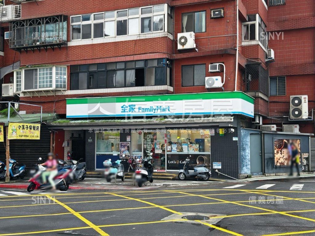 信義路頂樓景觀宅房屋室內格局與周邊環境