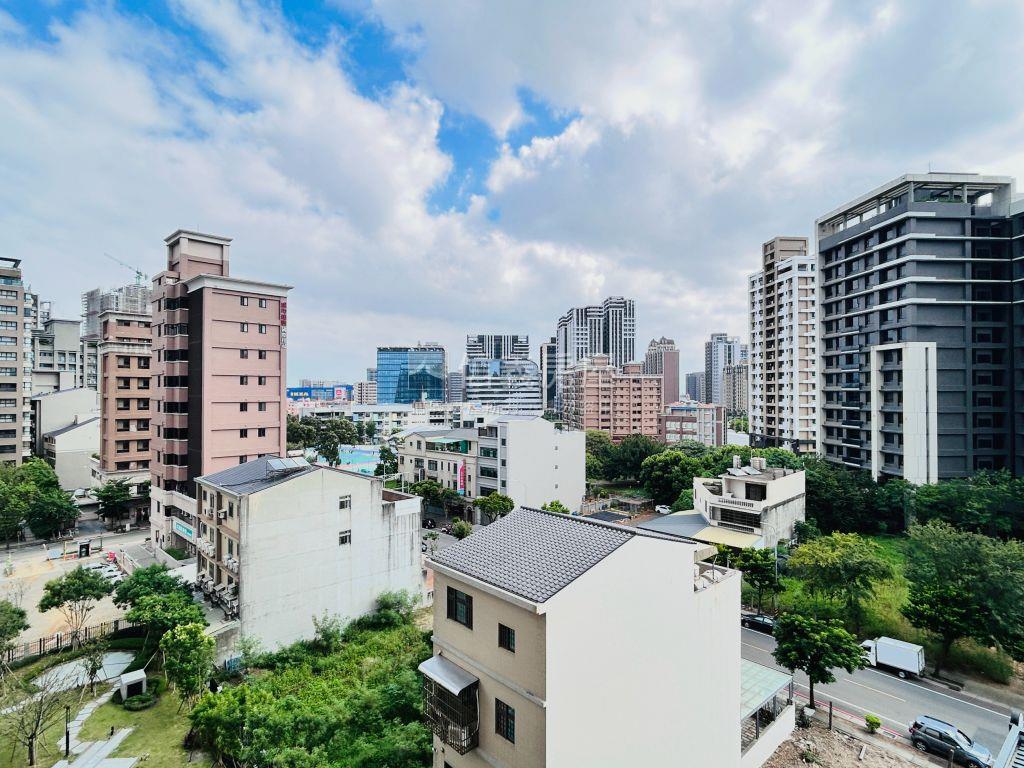 近青埔國小南青山三房車位房屋室內格局與周邊環境