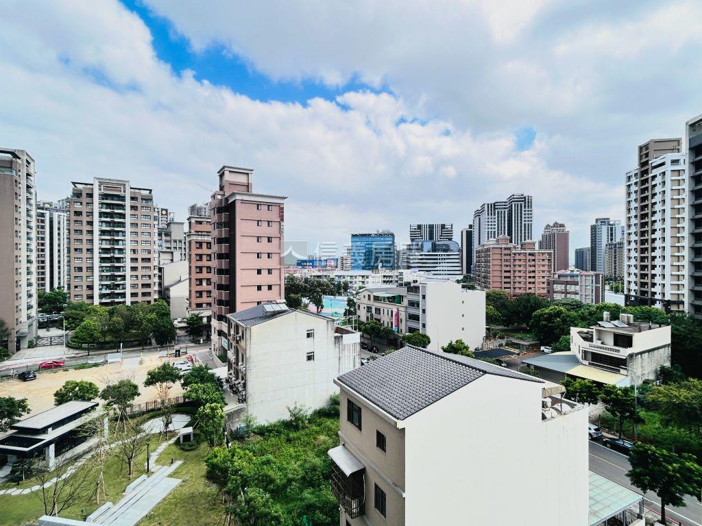近青埔國小南青山三房車位房屋室內格局與周邊環境