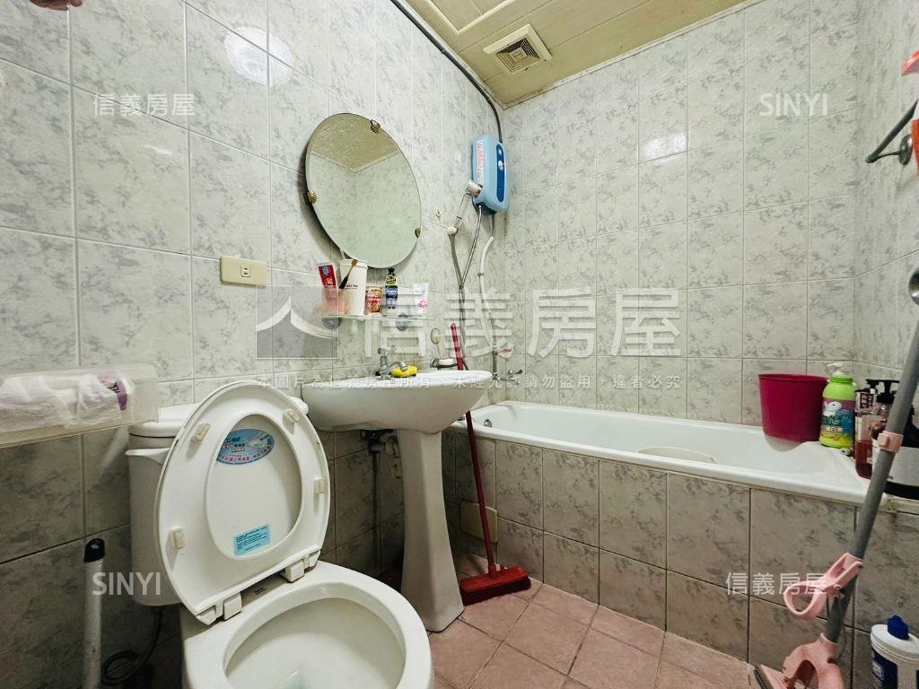 鼓山正路通風採光收租透天房屋室內格局與周邊環境