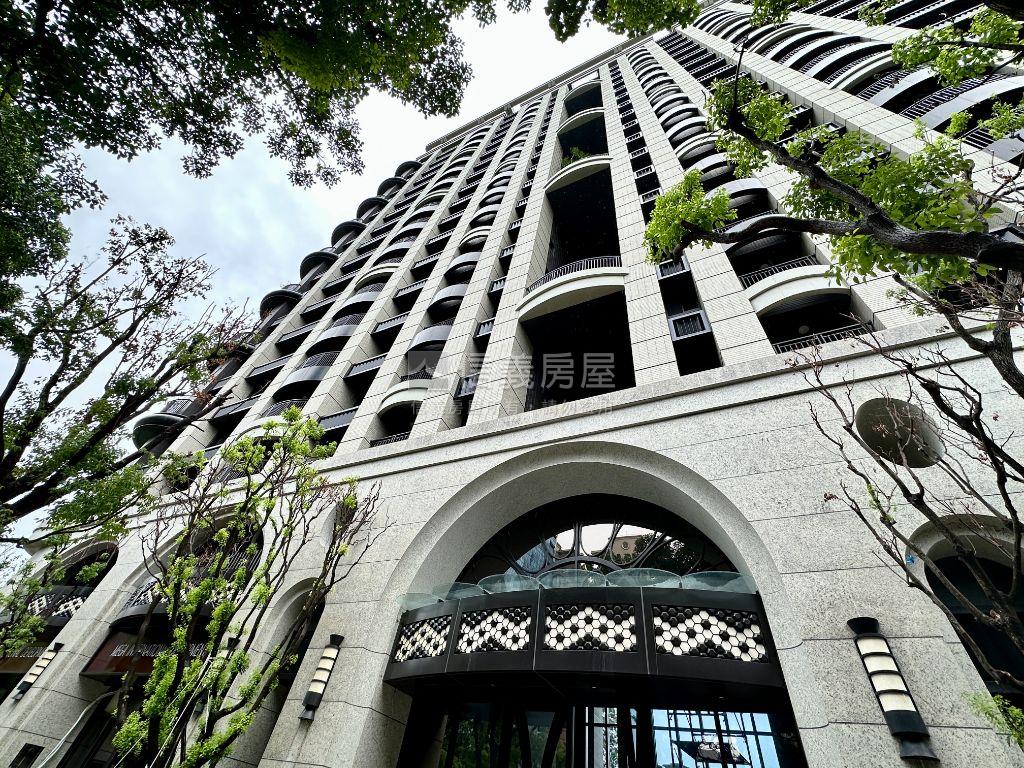 台灣隱賦市府綠地高樓兩房房屋室內格局與周邊環境