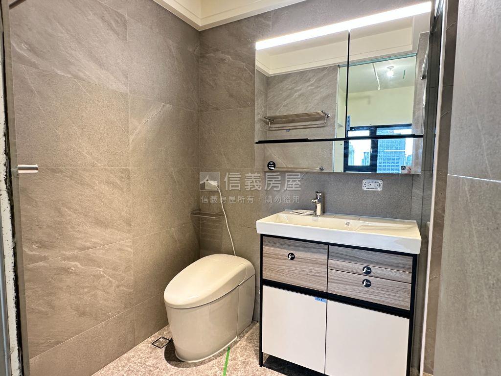 台灣隱賦市府綠地高樓兩房房屋室內格局與周邊環境