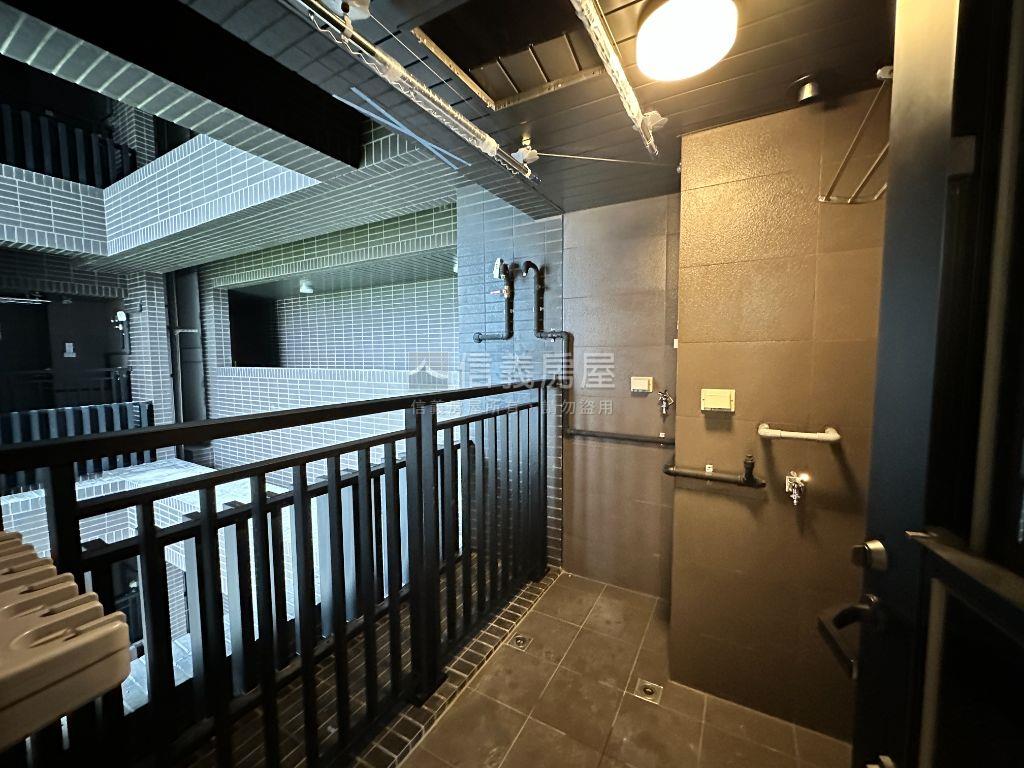 台灣隱賦市府綠地高樓兩房房屋室內格局與周邊環境
