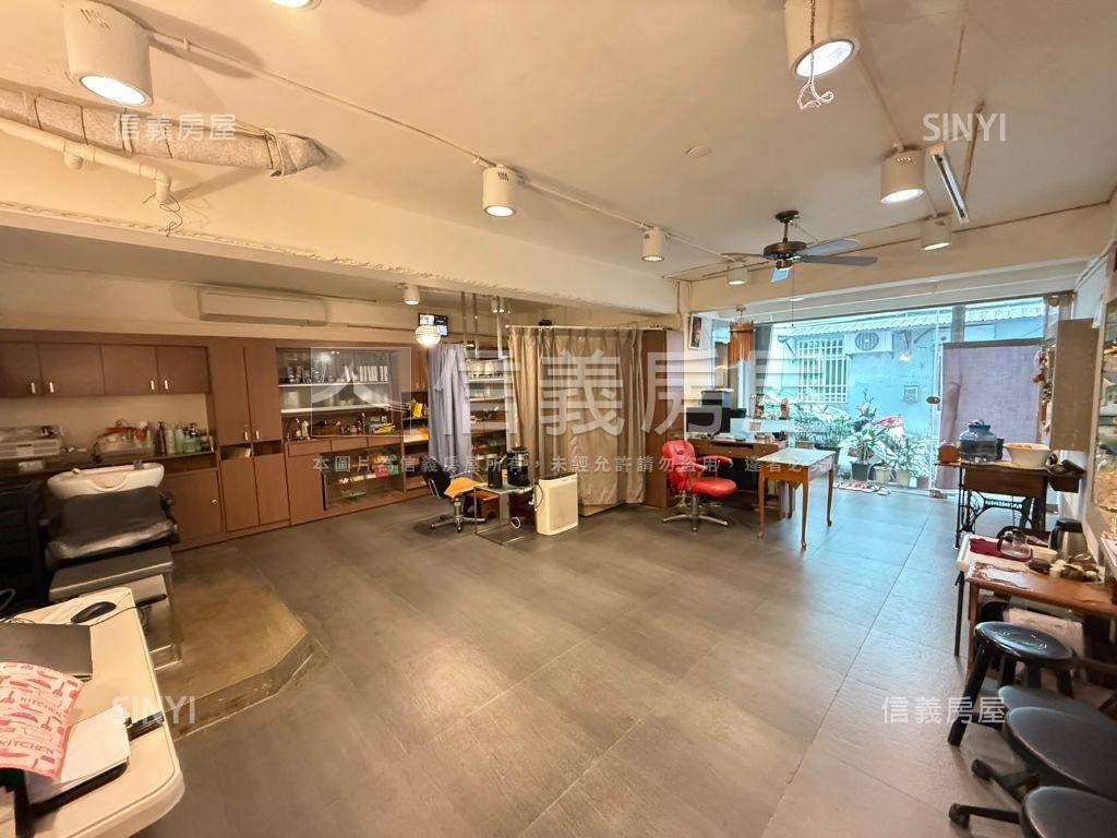 中正路黃金店面房屋室內格局與周邊環境