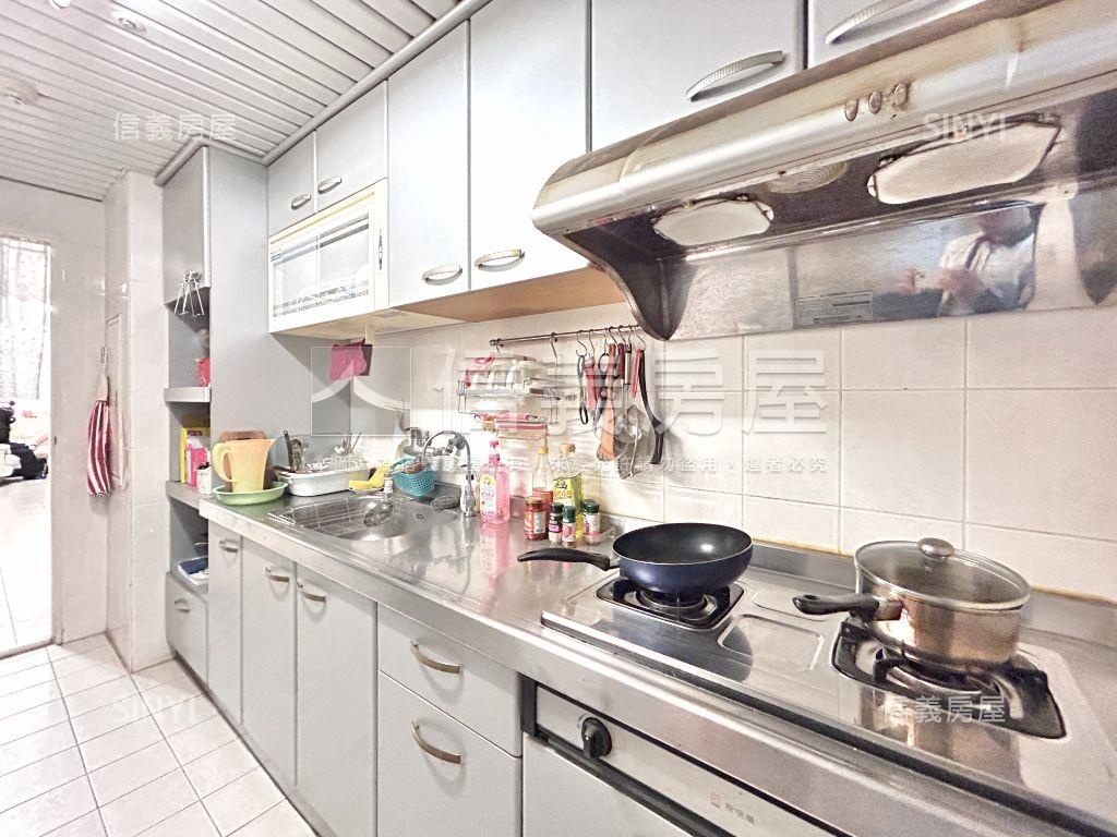 新★大鵬新城玄關三房平車房屋室內格局與周邊環境