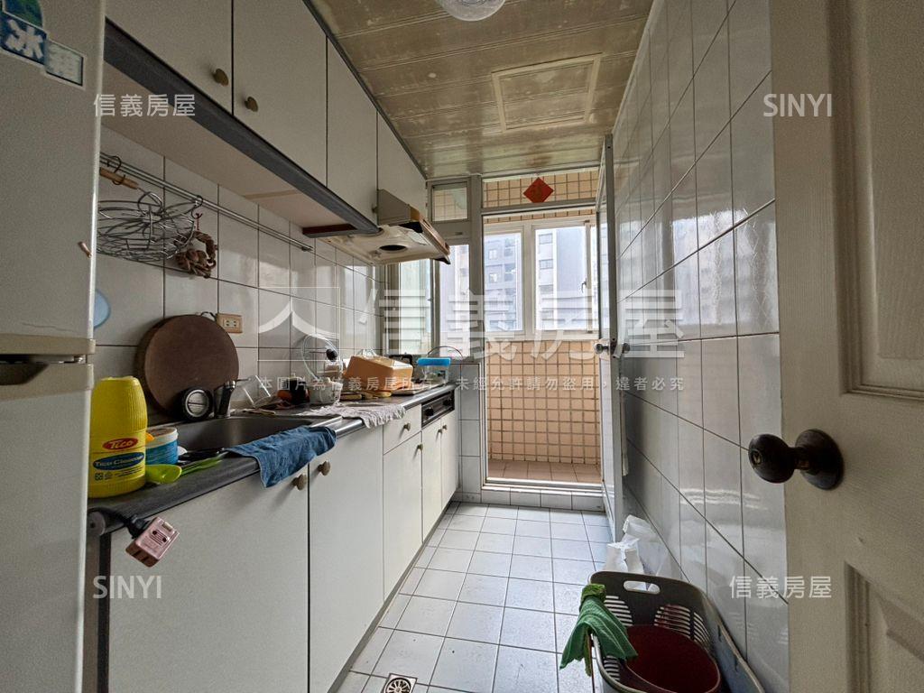 新春華廈稀有三房房屋室內格局與周邊環境