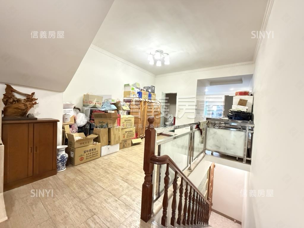 正面五權國小金透天房屋室內格局與周邊環境