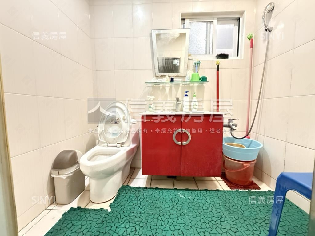 正面五權國小金透天房屋室內格局與周邊環境