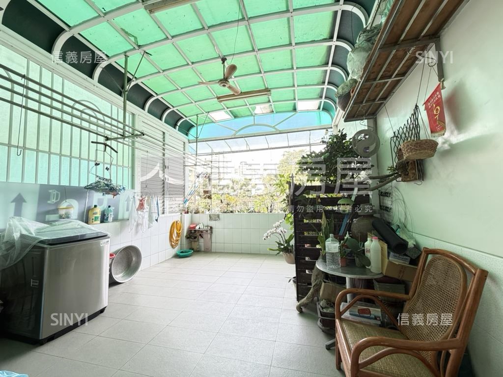 正面五權國小金透天房屋室內格局與周邊環境