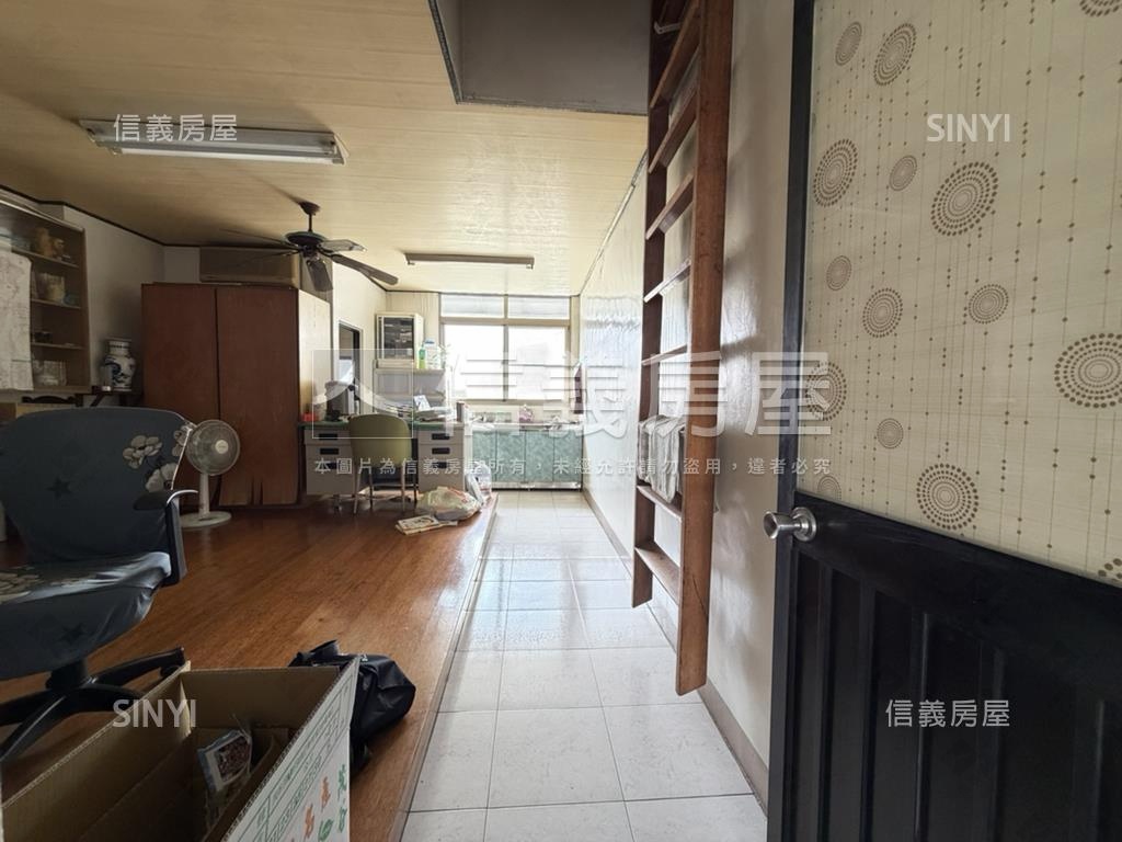 正面五權國小金透天房屋室內格局與周邊環境