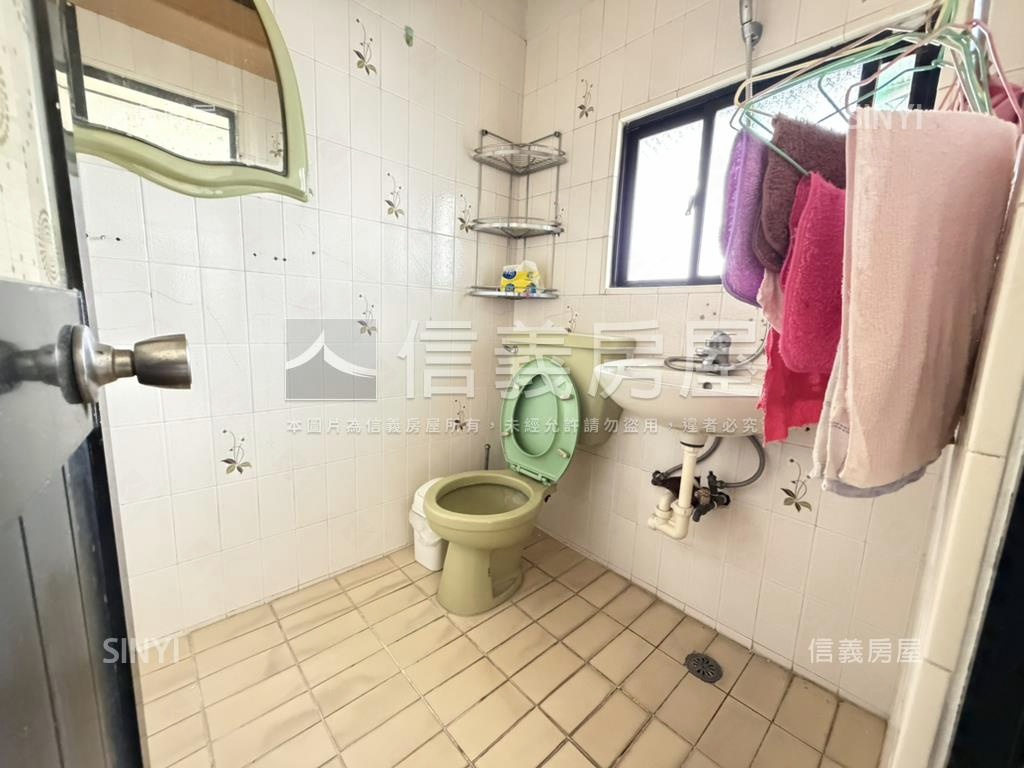 正面五權國小金透天房屋室內格局與周邊環境