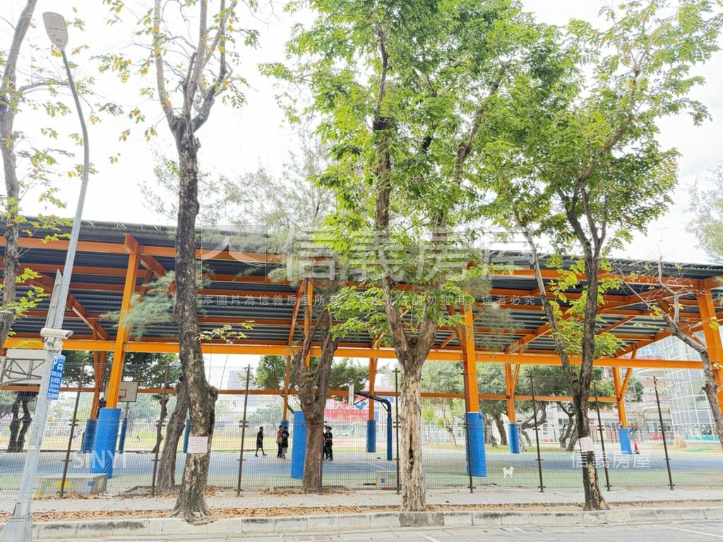 正面五權國小金透天房屋室內格局與周邊環境