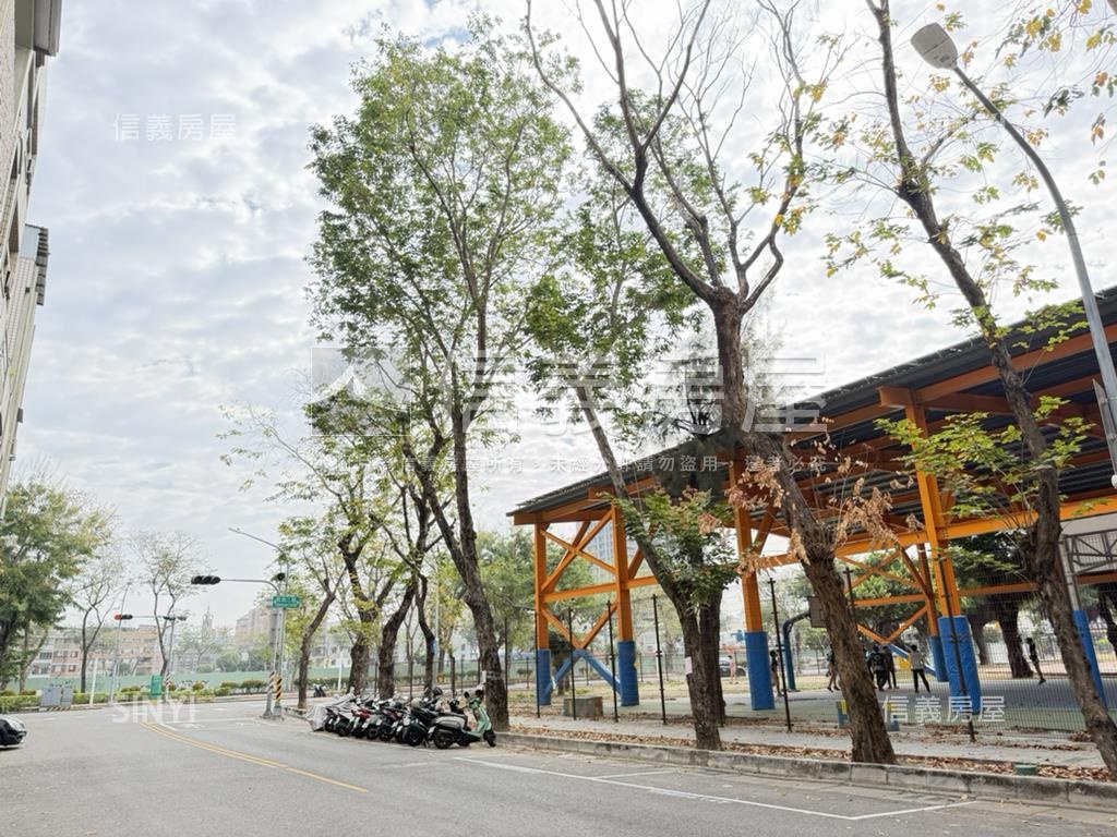 正面五權國小金透天房屋室內格局與周邊環境