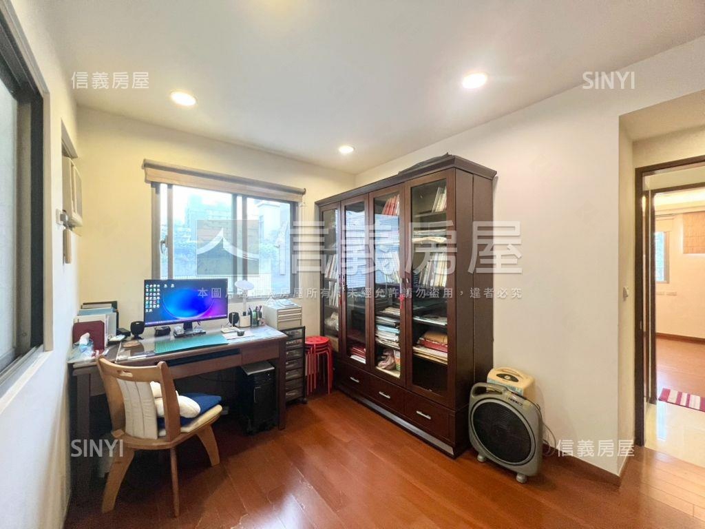 師大附中面公園四房帶車位房屋室內格局與周邊環境