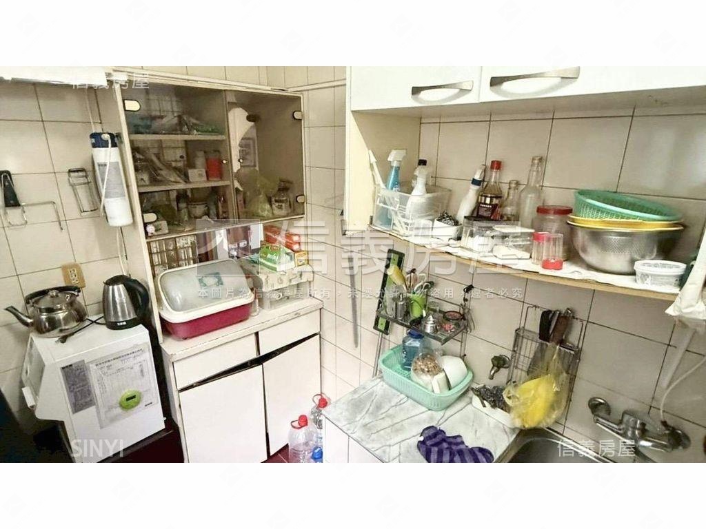 近府中捷運頂樓加蓋美寓房屋室內格局與周邊環境