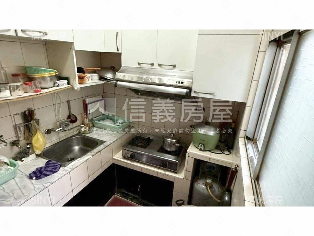 近府中捷運頂樓加蓋美寓房屋室內格局與周邊環境