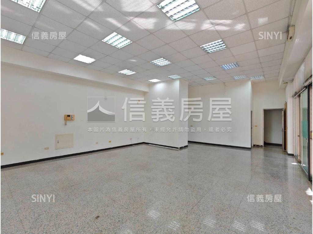 臨路雙平車位霸氣角間店住房屋室內格局與周邊環境