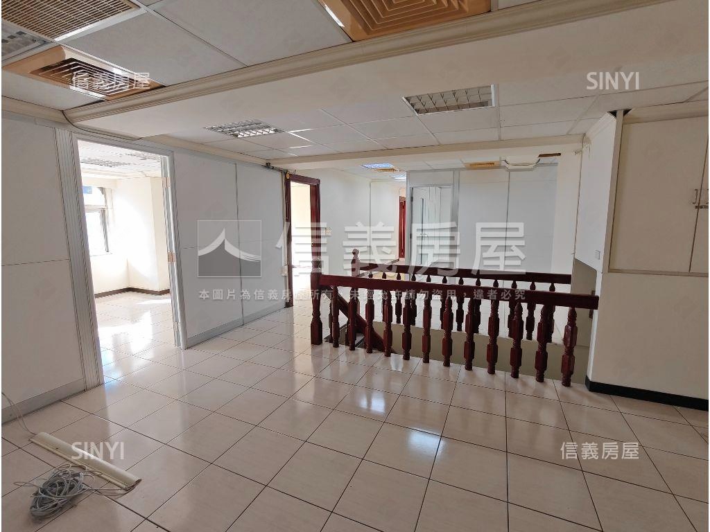 臨路雙平車位霸氣角間店住房屋室內格局與周邊環境