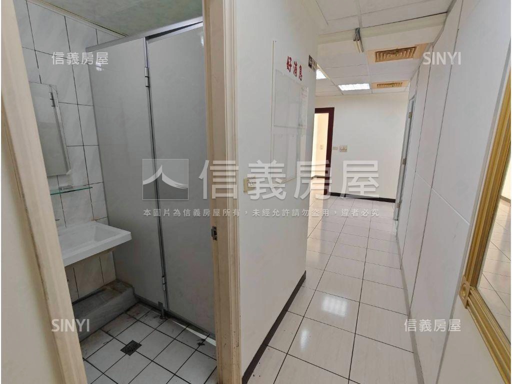 臨路雙平車位霸氣角間店住房屋室內格局與周邊環境