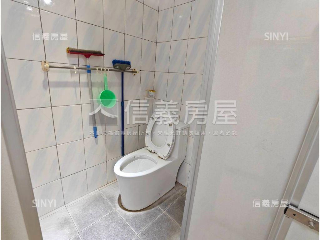 臨路雙平車位霸氣角間店住房屋室內格局與周邊環境