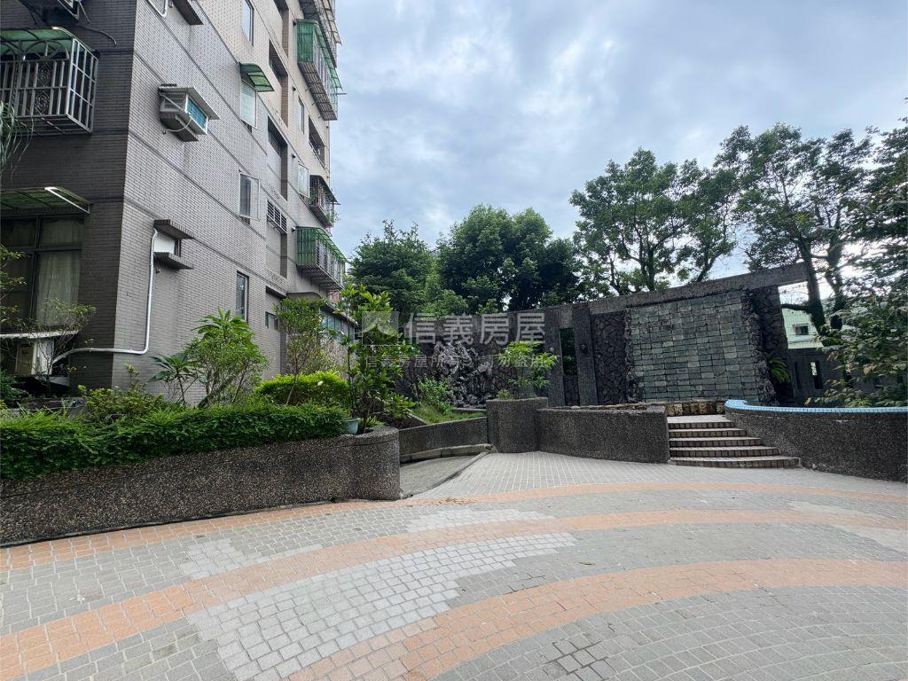 青松市大空間４房平面車位房屋室內格局與周邊環境