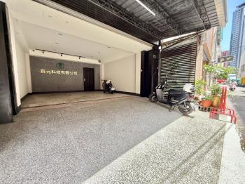 近美村路好停車美店面