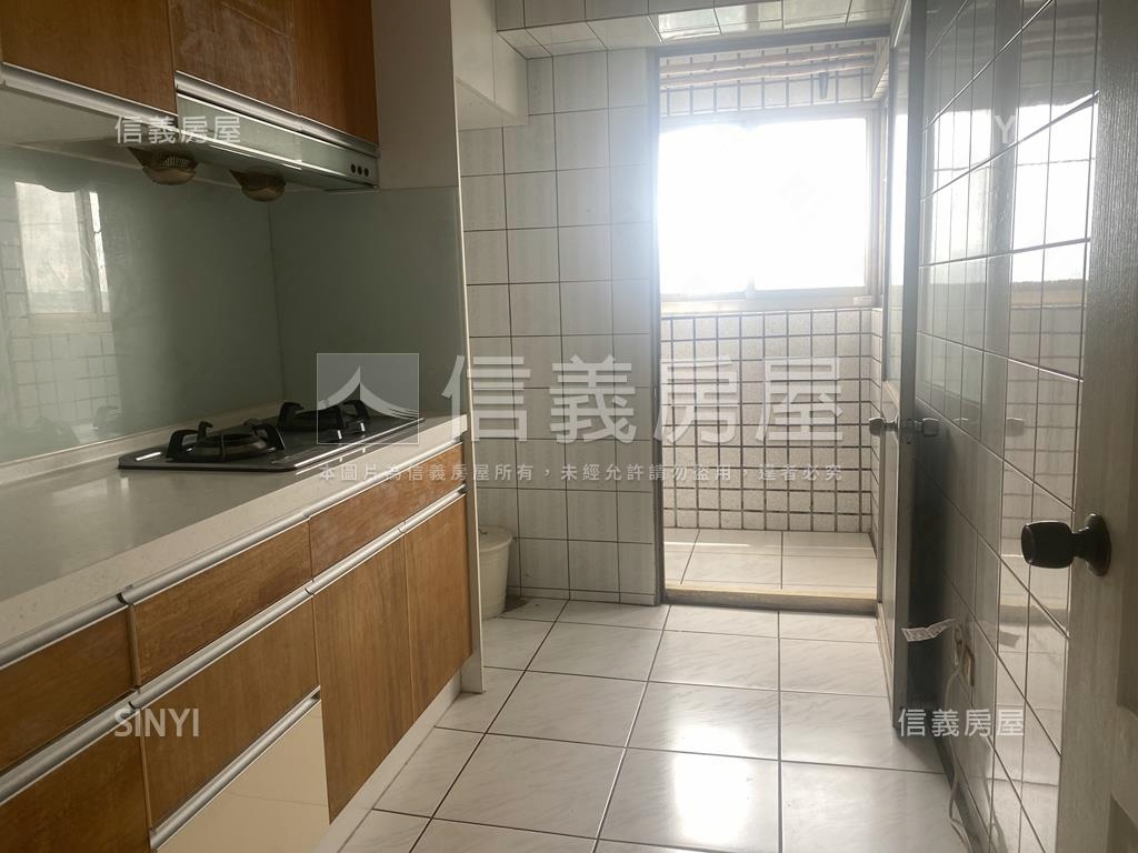 近榮總高樓層大坪數平車房屋室內格局與周邊環境