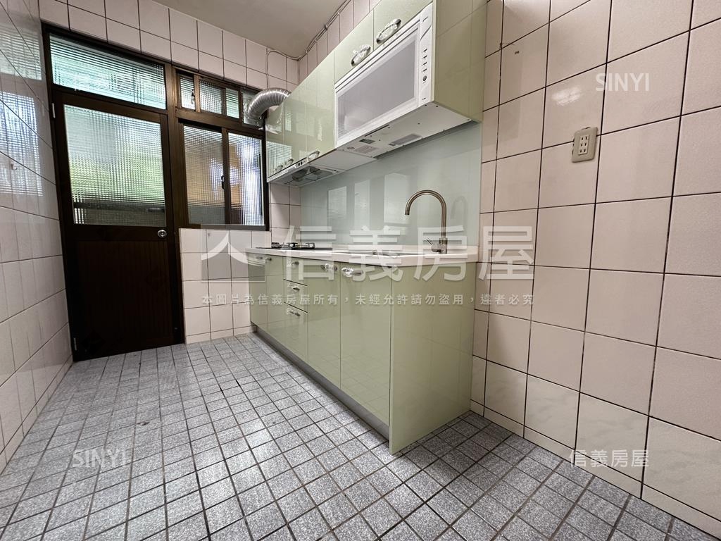 板橋忠孝路公寓２樓房屋室內格局與周邊環境